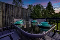 Hot Tub Haven w/ King Bed + More - 3성급