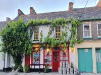 Spacious four-bed property located in Banagher outside Birr. Hotels in County Offaly