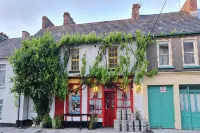 Spacious four-bed property located in Banagher outside Birr. Hotels in 