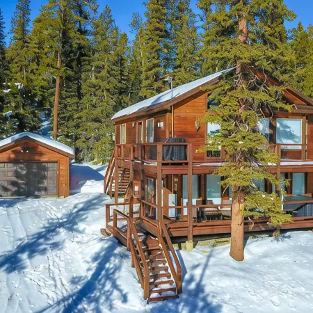 🕹️Arcade ♨️Hot Tub👑King Bed🏔️2 Decks🔭-Base Camp Mountain Chalet
