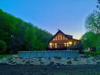 Boulder Run Log Cabin w/ Hot Tub and Pool