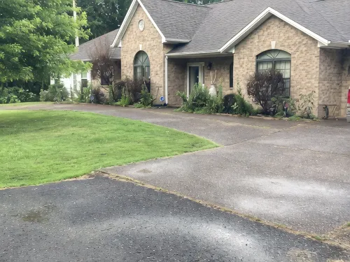 Beautiful home on Lake Hamilton  !