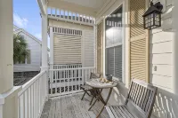 Sale! 5Star Reviews Luxury2 Bedroom House Pool, Steps from Ocean/Beach, Sleeps 4 - 4-Star