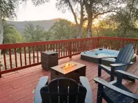 Large recently remodeled home close to Yosemite.  Hot tub, EV, Game room. - Boutique