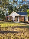 Charming 3-bedroom house in lovely Foley just 7 miles to the beach.