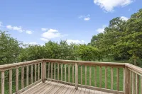 King beds, two living rooms and plenty of parking - 2-Star