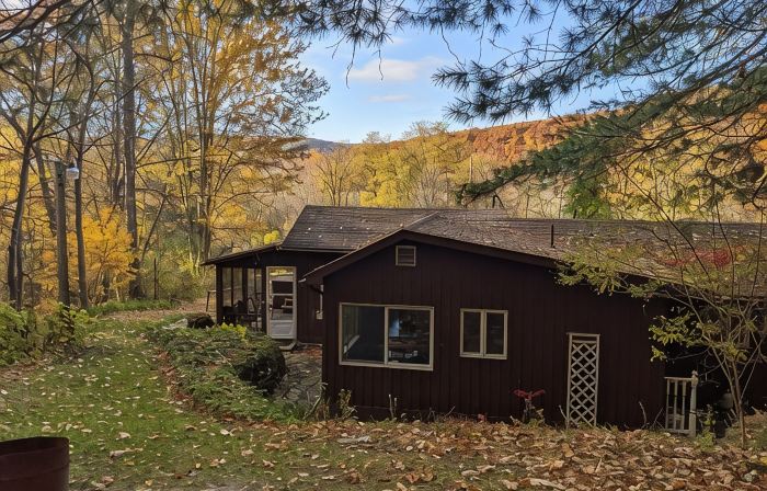 Falling Waters Retreat - Hot Tub • Fire Pit • Finger Lakes Escape