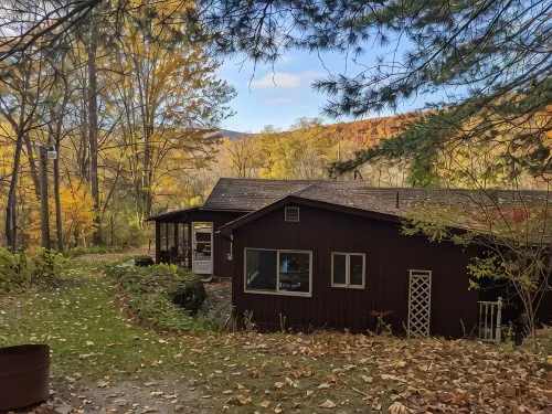 Falling Waters Retreat - Hot Tub • Fire Pit • Finger Lakes Escape