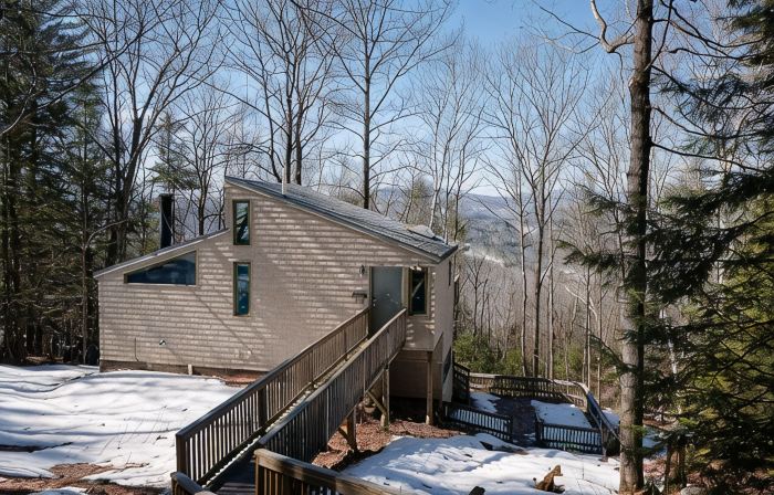 Mountain Cabin with long range views, privacy, and more.