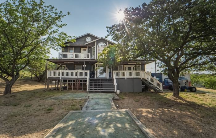 Cozy 3-Bedroom Beach Front Cabin Quiet, Cozy, Pirate Themed Beach Getaway