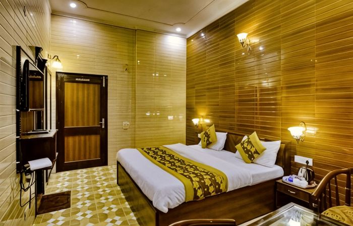 Hotel Holy City