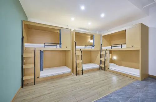 Shengxia Guangnian Hostel
