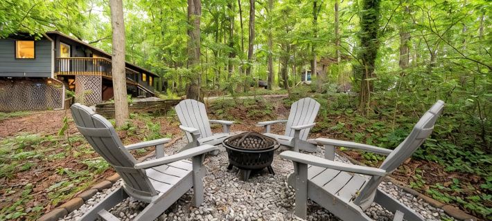 Tranquil & Stylish: Wineries, Hiking, 5min to Town, Hot Tub, Firepit, King bed Hôtels à&nbsp;: Comte de Lumpkin