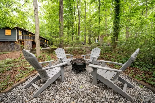 Tranquil & Stylish: Wineries, Hiking, 5min to Town, Hot Tub, Firepit, King bed - 4성급