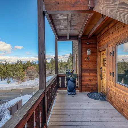 Condo w/ Beautiful Mountain View. Steps from Ski/Trails. Donner Lake. EV outlet