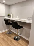 Darlington’s basement suite! - 3성급