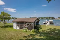 Beautiful 6 bedroom lake house with pontoon available for rent - 3-Star