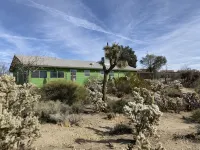 Desert oasis - Hot tub and view - Homestays