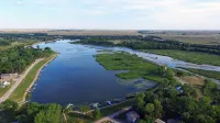 Lake Ericson Spacious Cabin - Хоумстей