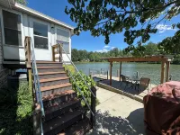 Osceola Lake Bungalow ~ 2 Miles to Downtown Hendersonville - Free Paddle Gear - Wifi