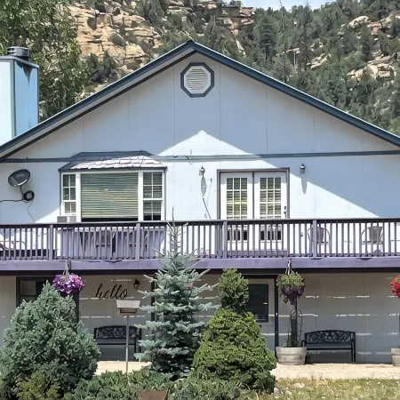Downtown Dolores Colorado w/River Access - Stay at Cozy Comfort Inn, Dolores, CO