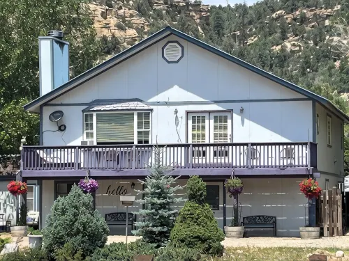 Downtown Dolores Colorado w/River Access - Stay at Cozy Comfort Inn, Dolores, CO