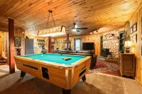 Luxury Riverfront Lodge Fishing, Hot Tub & White River Access and Ozark Views”