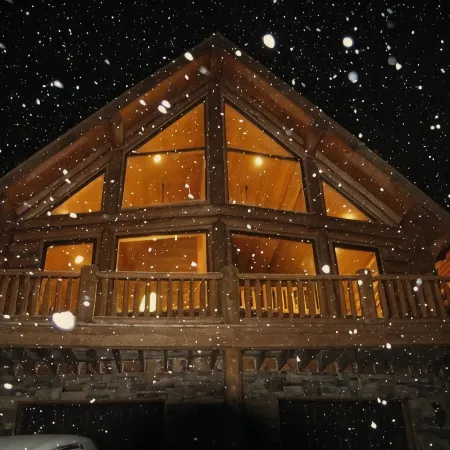 Log Heaven Amazing Views Ski In from new Lightning Ridge Lift. Easy Road Access