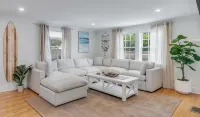 Brand New 5BR - Pool, Hot Tub, A/C – Walk to Beach, Main St Ferry - Sleeps 12
