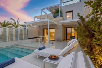 The Island Concept Luxury Boutique Hotel Heated Pool - Swimmingpools
