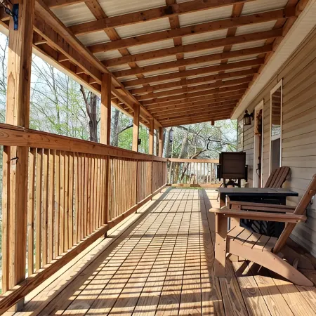 Cozy Cove. A cozy one bedroom tiny home.