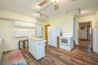 Cozy 4 bedroom home. Just 2 miles from Drake University. Easy access to I235. - 4つ星
