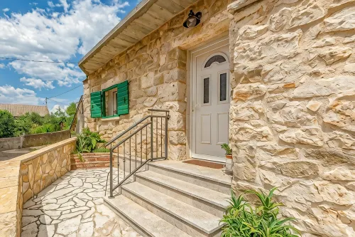 Holiday Home Stone Wall - parking