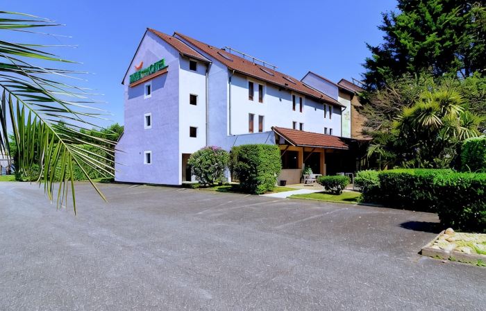 Brit Hotel Confort Pau Lons