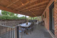 Alcove: Steps to Main St-High End Home w/Hot-Tub! - 4 stjerner