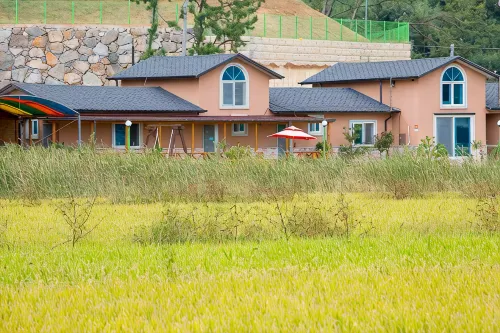Suncheon Bay Pine Scent Pension - Pet friendly