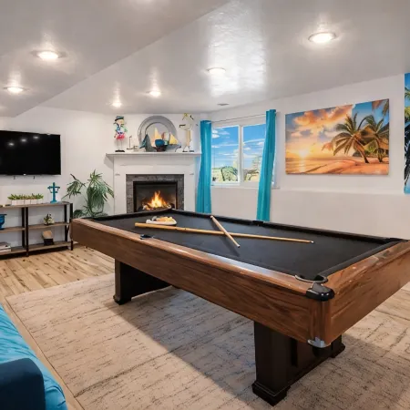 Entire Home, Sleeps 18, Private Outdoor Hot Tub, Pool Table, Near Ski Resorts