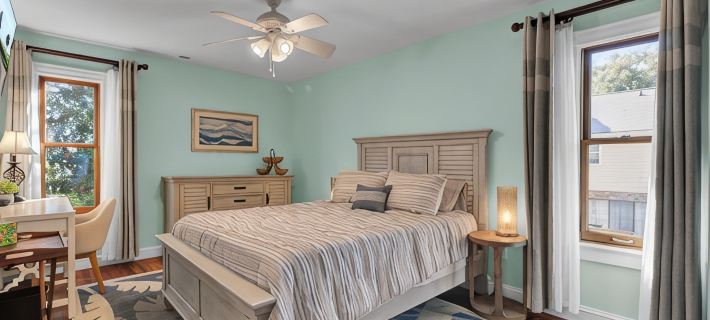 Mt Pleasant Townhouse with a Deck Hotels in Mount Pleasant