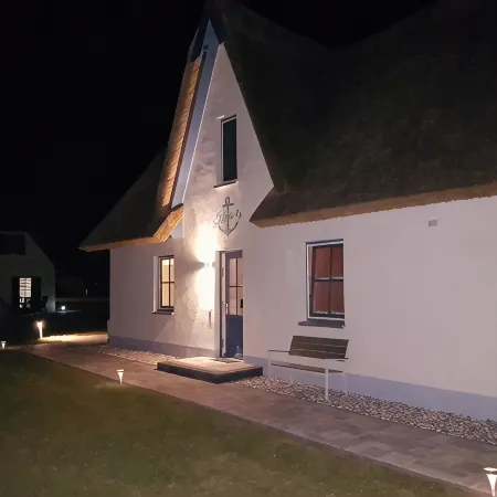 "Käptn 9a" thatched-roof villa with 105 sqm, sauna, fireplace, beach chair, double parking space