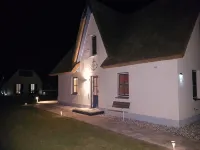"Käptn 9a" thatched-roof villa with 105 sqm, sauna, fireplace, beach chair, double parking space - Wifi