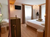 Rifugio la Montanara Hotels in Molveno