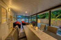 Sun-Soaked & Heated Pool Home - Minutes to Siesta Key - สระว่ายน้ำส่วนตัว
