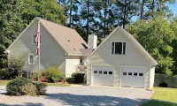An amazing waterfront home on Lake Gaston. The perfect lake house. - Wifi