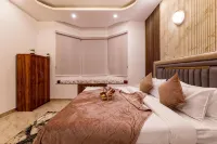 Elivaas Vedaaz 4 BHK Farmhouse With pool