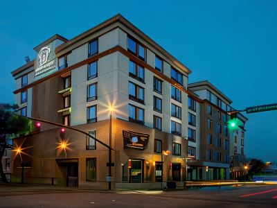 DoubleTree by Hilton Hotel Savannah Historic District