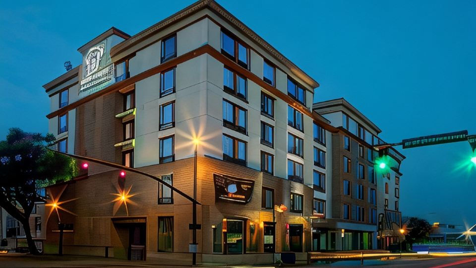 DoubleTree by Hilton Hotel Savannah Historic District