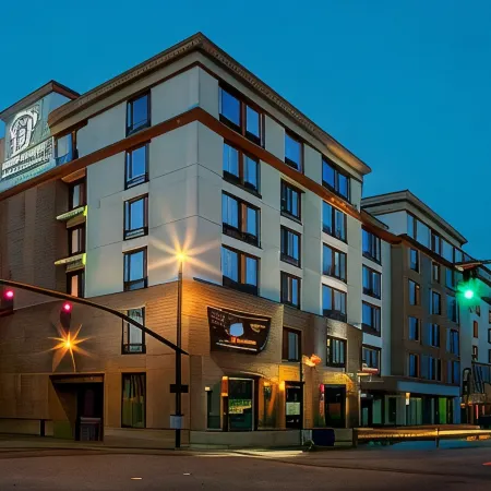 DoubleTree by Hilton Hotel Savannah Historic District