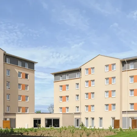 Séjours & Affaires Caen le Clos Beaumois Отели в г. Кан