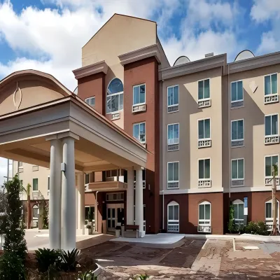 Holiday Inn Express & Suites SAVANNAH - MIDTOWN by IHG Hotels near Picadilly Square Shopping Center