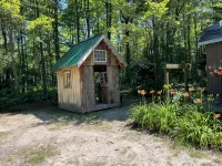Very Private,Adorable Rustic Cabin -Out House , Full Shower House Off Barn